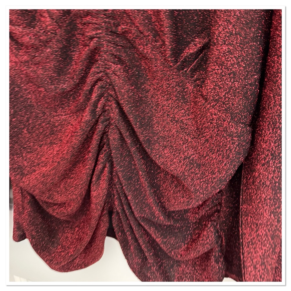 NWT Madison & Hudson Holiday Top Elegant Red Glitter V-Neck Top - Picture 3 of 8
